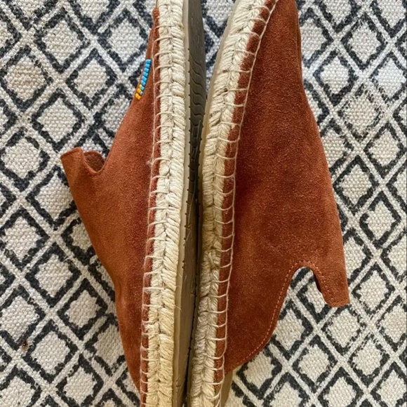 Ubuntu Suede Mules - size 11 - Picture 3 of 4